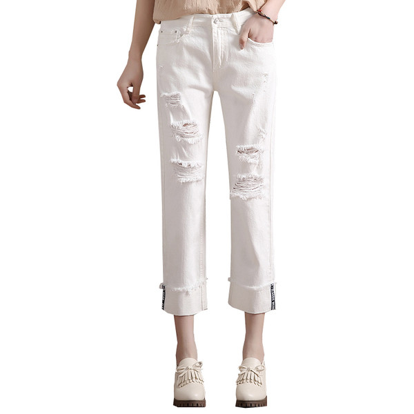 Дамски модерни дънки с разкъсани мотиви и 7/8 дължина в бял цвят