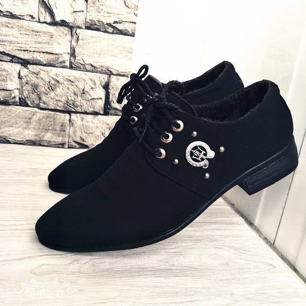 Модерни мъжки обувки в три цвята с връзки и метален елемент