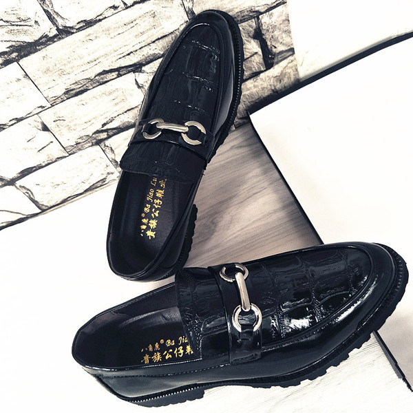 Мъжки официални обувки от еко кожа-лак с металена катарама