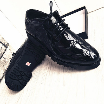 Мъжки актуални обувки от еко кожа-лак с връзки в черен цвят