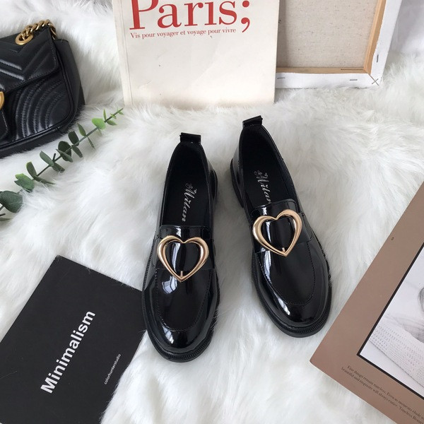 Дамски стилни мокасини в черен цвят с метална катарама - два модела