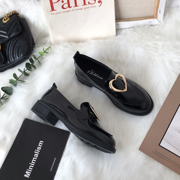 Дамски стилни мокасини в черен цвят с метална катарама - два модела