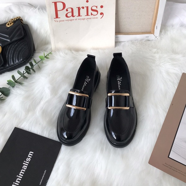 Дамски стилни мокасини в черен цвят с метална катарама - два модела