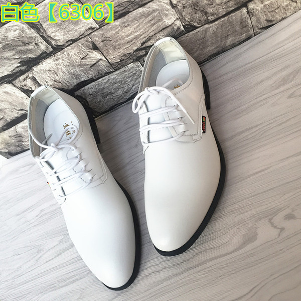 Модерни мъжки обувки в бял и черен цвят с връзки 