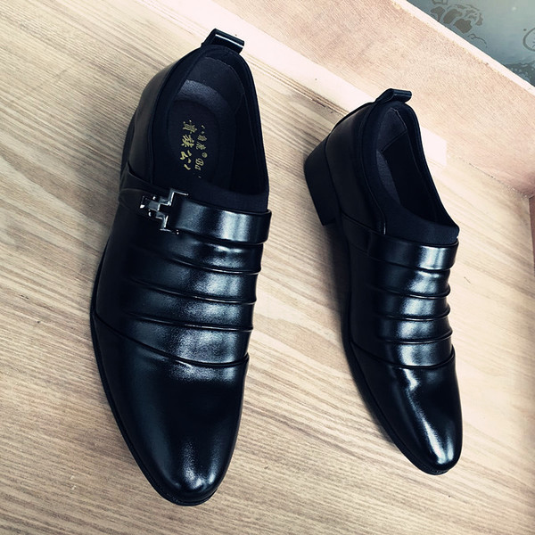 Модерни мъжки обувки без връзки с метална катарама в черен цвят два модела