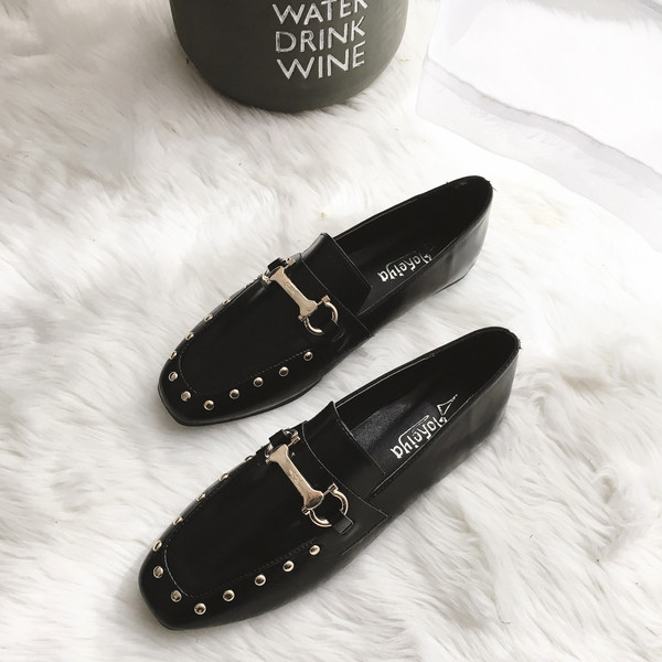 Стилни дамски мокасини с метални елементи в черен, зелен и кафяв цвят