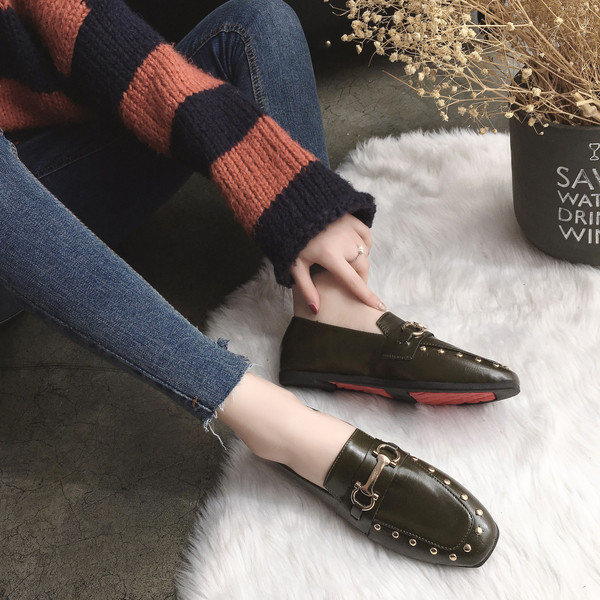 Стилни дамски мокасини с метални елементи в черен, зелен и кафяв цвят