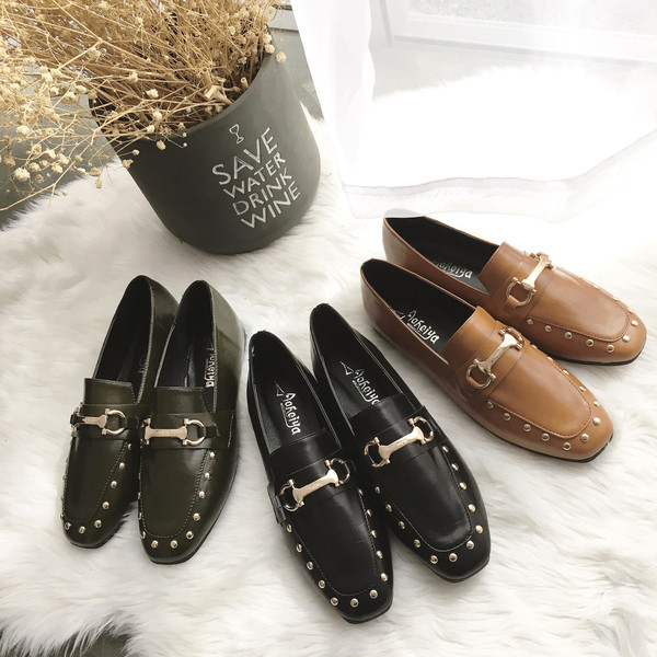 Стилни дамски мокасини с метални елементи в черен, зелен и кафяв цвят