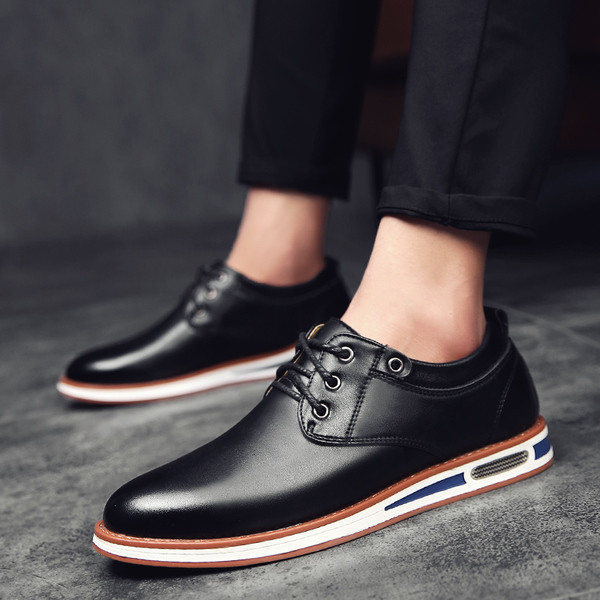 Мъжки модерни обувки в три цвята с връзки и равна подметка