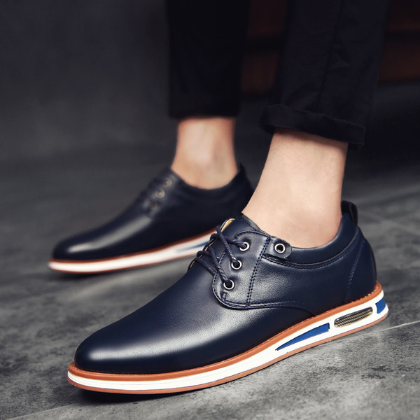 Мъжки модерни обувки в три цвята с връзки и равна подметка