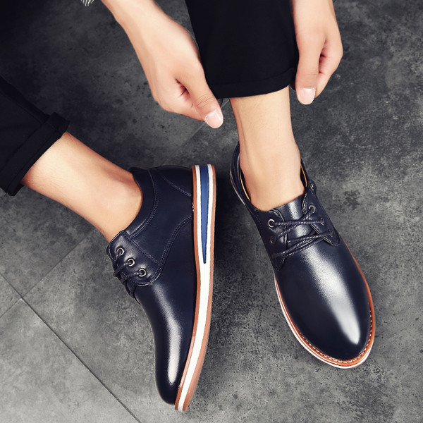 Мъжки модерни обувки в три цвята с връзки и равна подметка