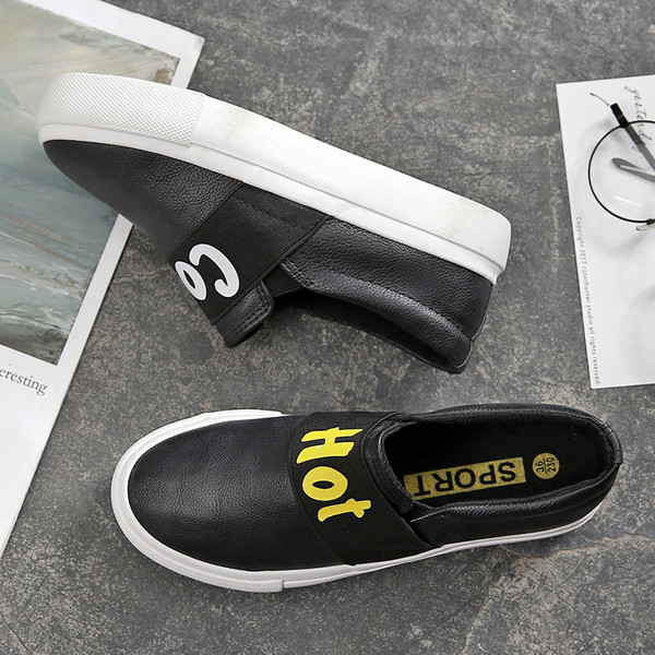 Ежедневни дамски мокасини с надписи в черен и бял цвят