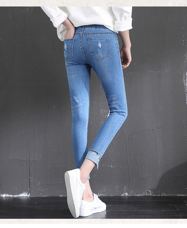 Модерни дамски дънки с еластична талия в два цвята