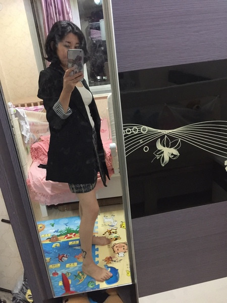 ХИТ Актуално дамско сако с V-образно деколте в черен цвят 