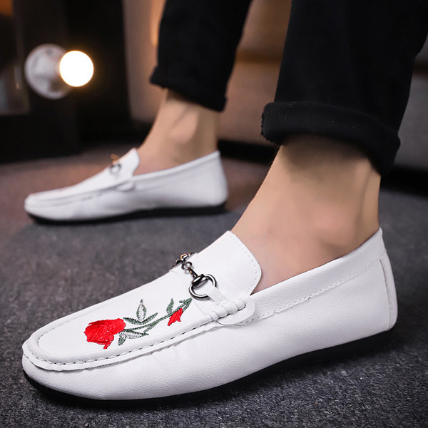 Mocasini casual barbatesti cu motive florale si element metalic