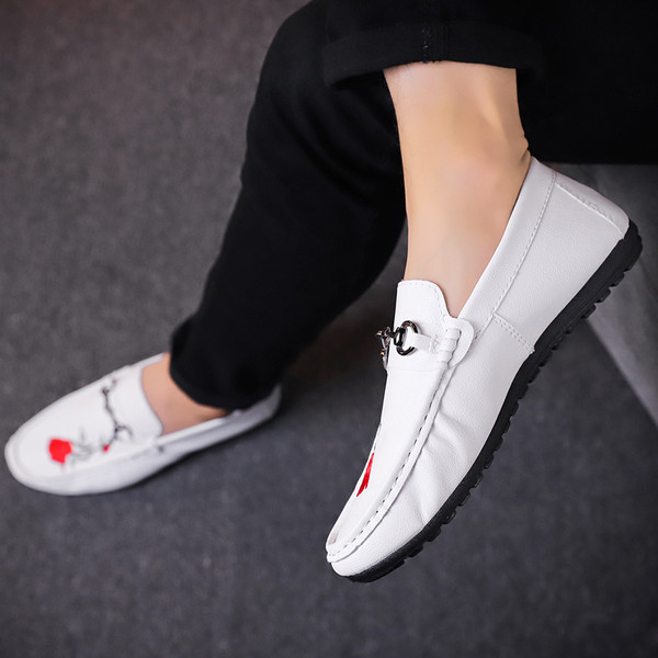 Mocasini casual barbatesti cu motive florale si element metalic