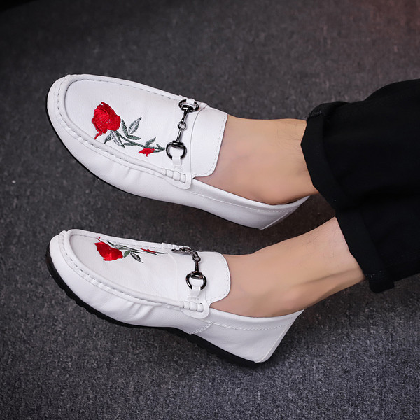 Mocasini casual barbatesti cu motive florale si element metalic