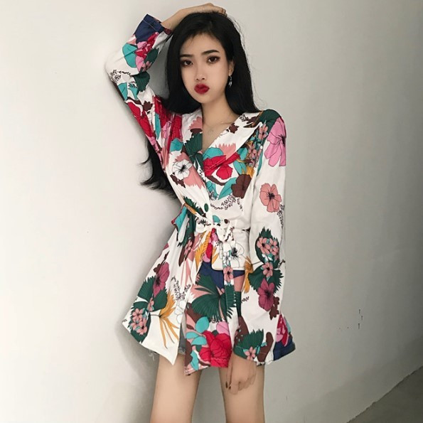 HIT Jachetă modernă de damă cu motive florale în două culori