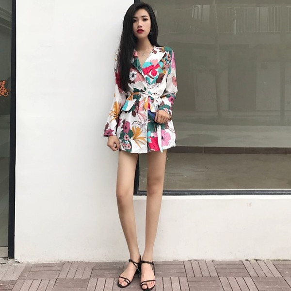 HIT Jachetă modernă de damă cu motive florale în două culori