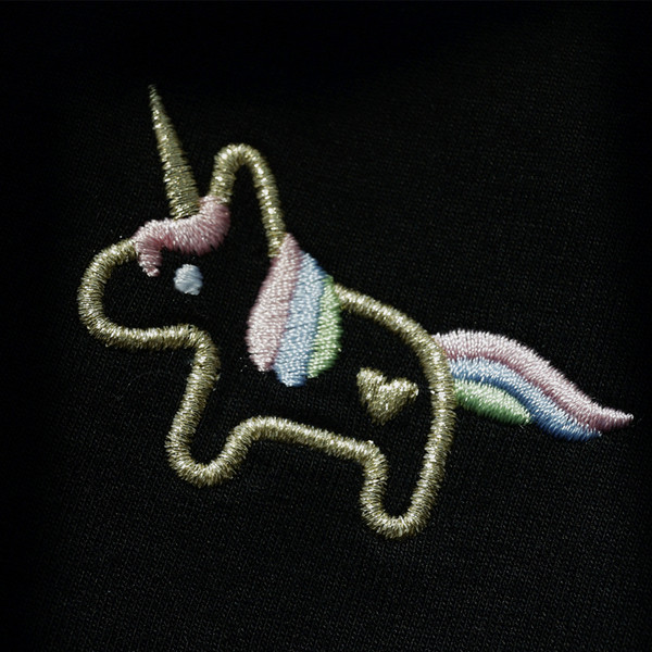 Bluză casual de damă cu broderie unicorn în alb-negru