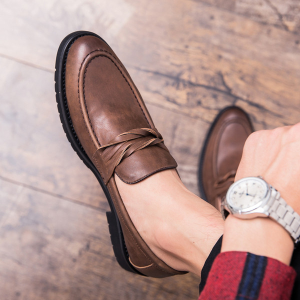 Κομψά υποδήματα ανδρικά σε τρία χρώματα χωρίς κορδόνια