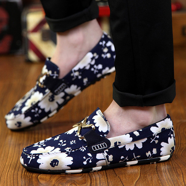 Κομψά ανδρικά μοκασίνια με φυτικά μοτίβα σε τρία χρώματα