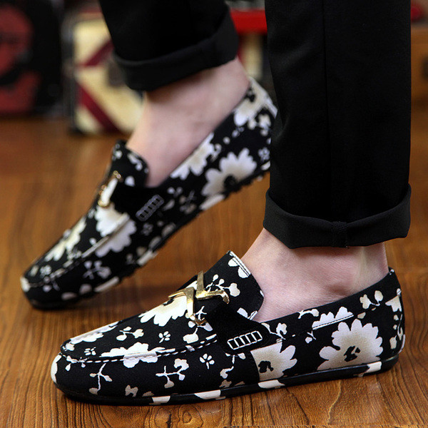 Κομψά ανδρικά μοκασίνια με φυτικά μοτίβα σε τρία χρώματα