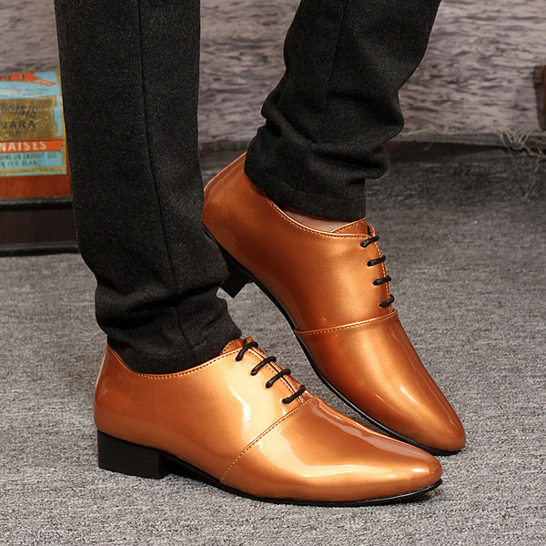 Pantofi moderni pentru barbati in gri, auriu si negru cu sireturi