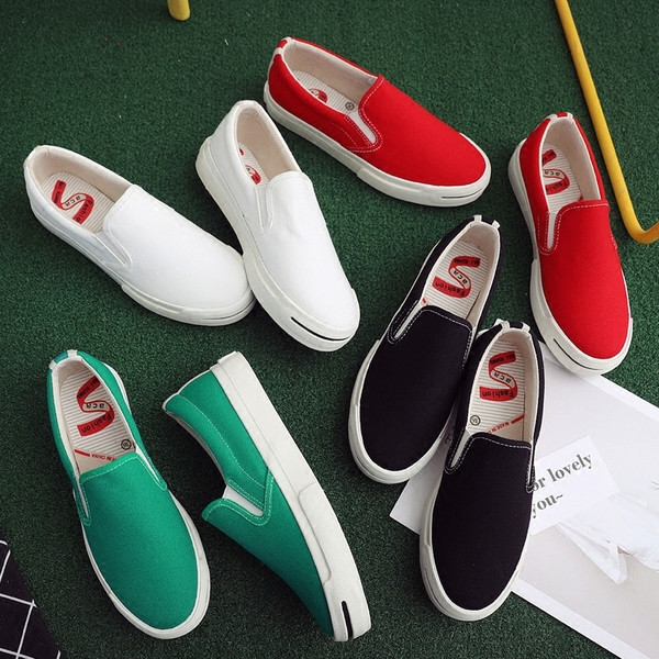 Καθημερινά γυναικεία μοκασίνια  με επίπεδη σόλα σε διάφορα χρώματα