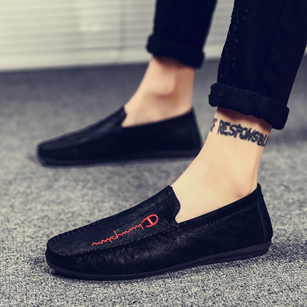 Casual ανδρικά  μοκασίνια με κεντήματα από οικολογικό σουέτ