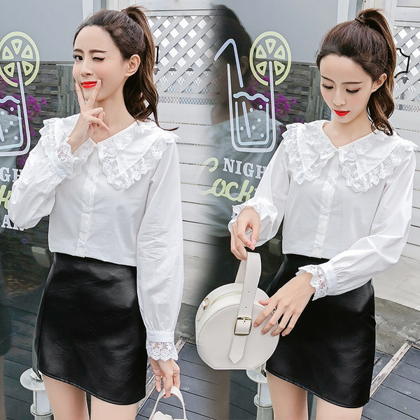 Cămașă modernă de damă în alb și mâneci lungi cu dantelă