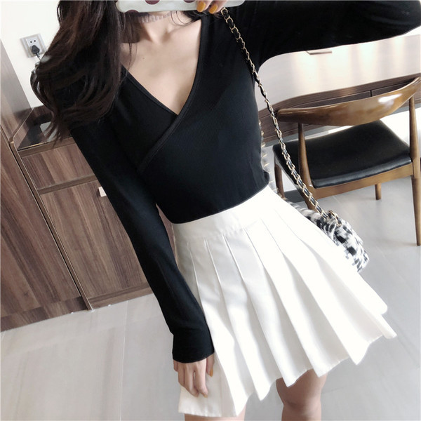 Γυναικεία καθημερινή μπλούζα με ντεκολτέ σε σχήμα V σε τρία χρώματα