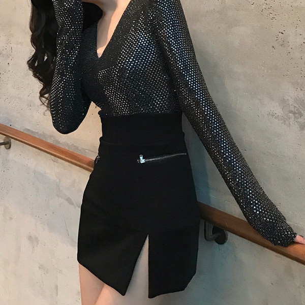 Κομψή γυναικεία  μπλούζα με ντεκολτέ σε σχήμα V