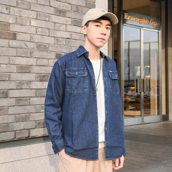 Ανδρικό τζιν  πουκάμισο με τσέπες σε ανοιχτό και σκούρο χρώμα