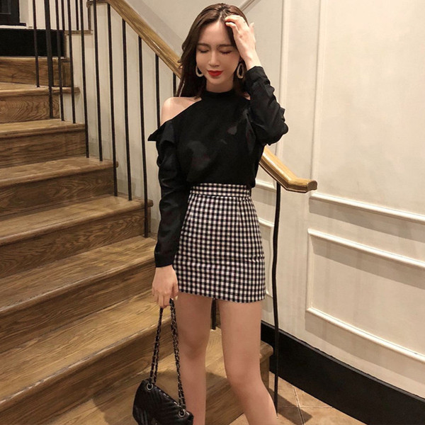 Κομψή γυναικεία μπλούζα με ανοικτό ώμο μαύρο χρώμα