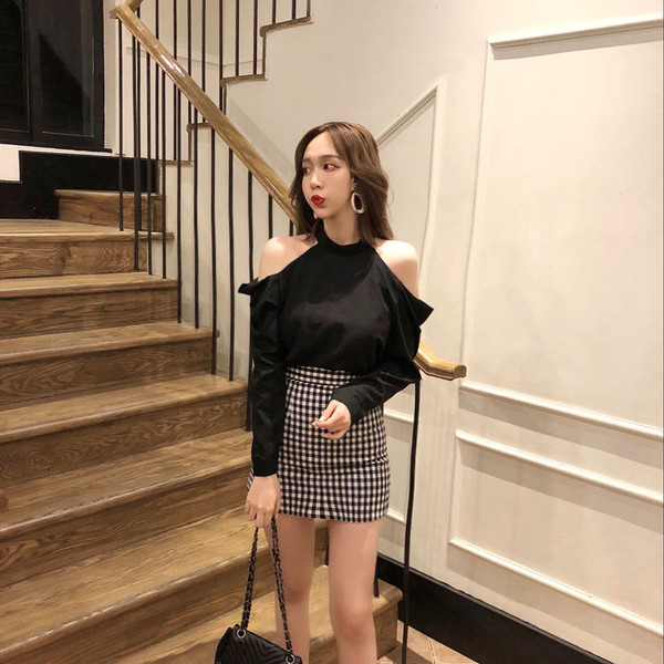 Κομψή γυναικεία μπλούζα με ανοικτό ώμο μαύρο χρώμα