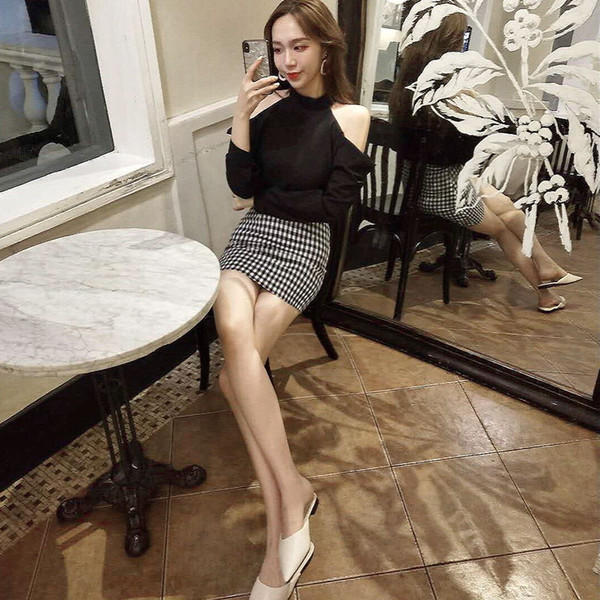 Κομψή γυναικεία μπλούζα με ανοικτό ώμο μαύρο χρώμα