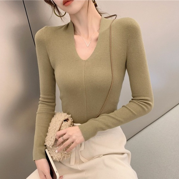 Μοντέρνα γυναικεία μπλούζα με βαθύ λαιμό και διαφορετικά χρώματα