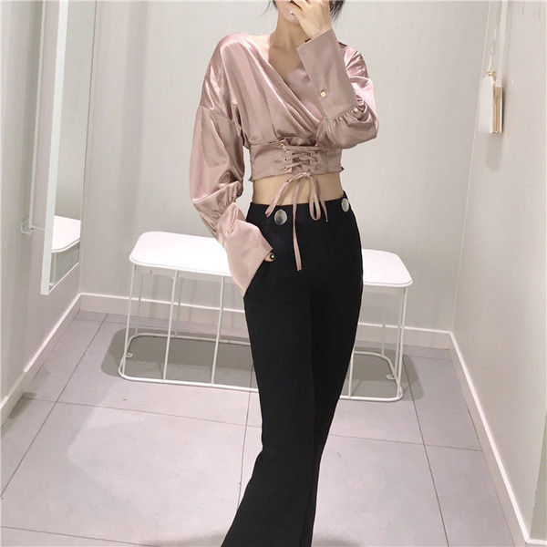 Γυναικεία κοντή μπλούζα με δύο χρωματικούς δεσμούς