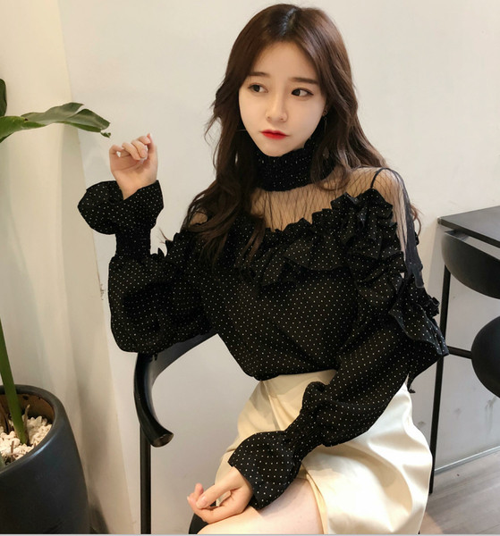 Μοντέρνα γυναικεία μπλούζα με δαντέλα 