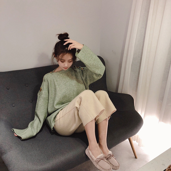 Μοντέρνα γυναικεία μπλούζα με κουμπιά σε δύο χρώματα