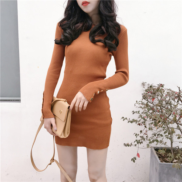 Μοντέρνο γυναικείο φόρεμα με κουμπιά μανίκια