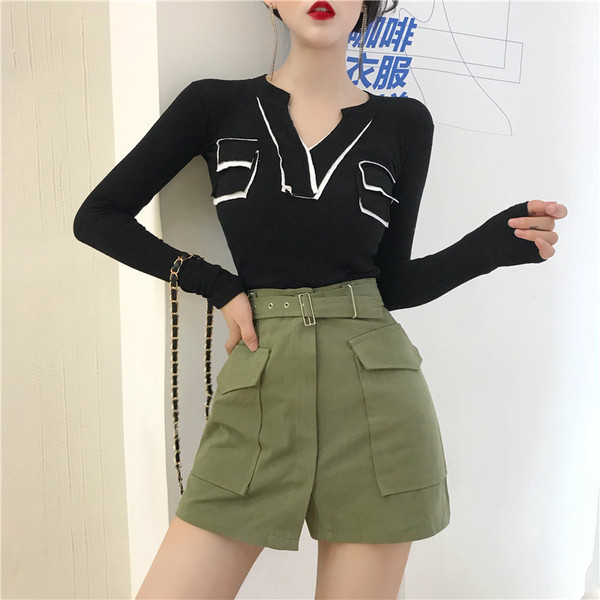 Καθημερινή γυναικεία μπλούζα με διακοσμητικές τσέπες σε δύο χρώματα