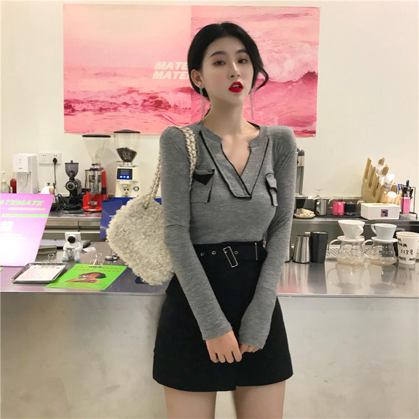 Καθημερινή γυναικεία μπλούζα με διακοσμητικές τσέπες σε δύο χρώματα