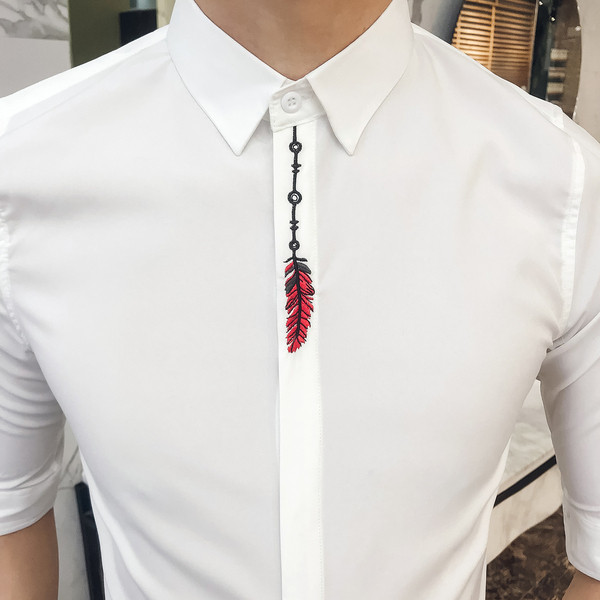 Cămașă modernă pentru bărbați cu broderie colorată în alb și negru