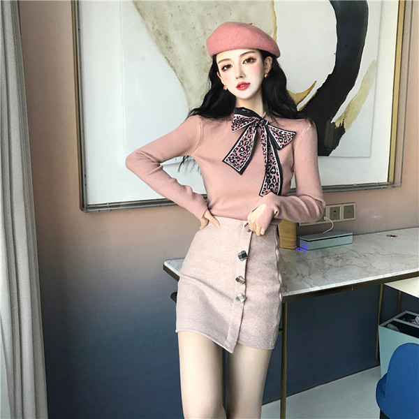 Μοντέρνα γυναικεία μπλούζα σε δύο χρώματα με κορδέλα