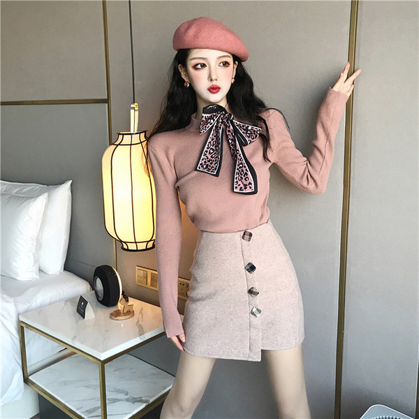 Μοντέρνα γυναικεία μπλούζα σε δύο χρώματα με κορδέλα