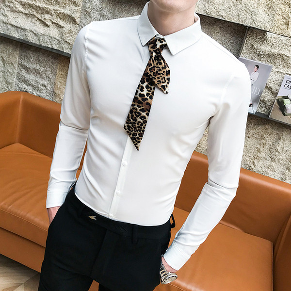 Cămașă bărbătească actuală model Slim cu eșarfă leopard în alb-negru