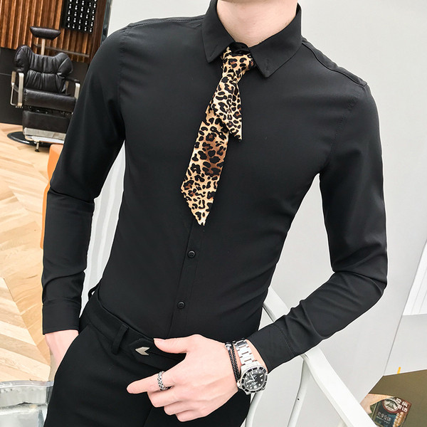 Cămașă bărbătească actuală model Slim cu eșarfă leopard în alb-negru