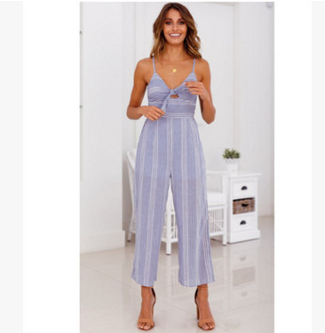 Κομψή καλοκαιρινή ολόσωμη φόρμα  με ντεκολτέ σε σχήμα V σε μπλε χρώμα